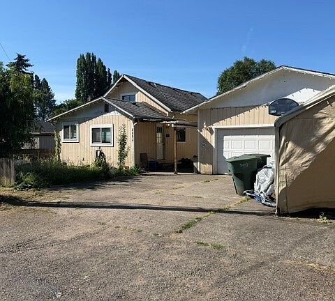 2nd image of 3003 Pine Street