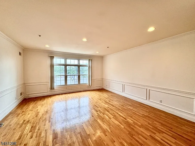 1677 Springfield Ave #13 — Photo 15