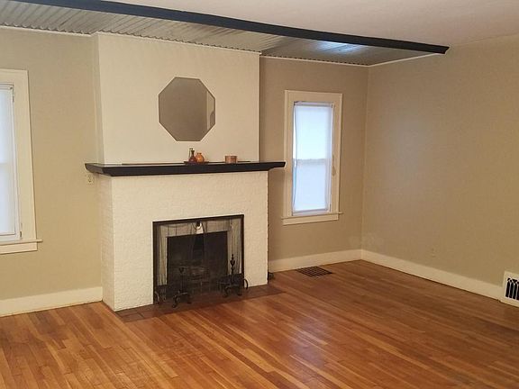 2nd image of 936 Valley Ave NW