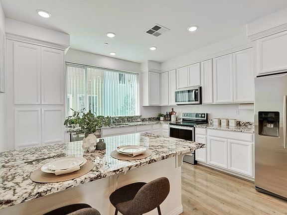 4th image of 637 Toby Ct