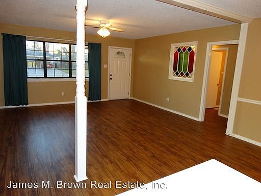 4th image of 1813 Fox St