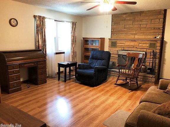 3rd image of 1301 W Cardinal Dr