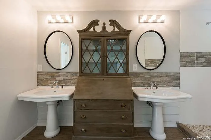 305 Riverside Dr — Photo 18