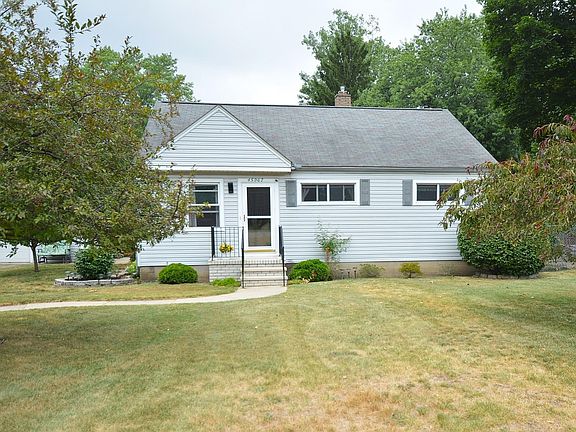 2nd image of 45967 Gable Inn St