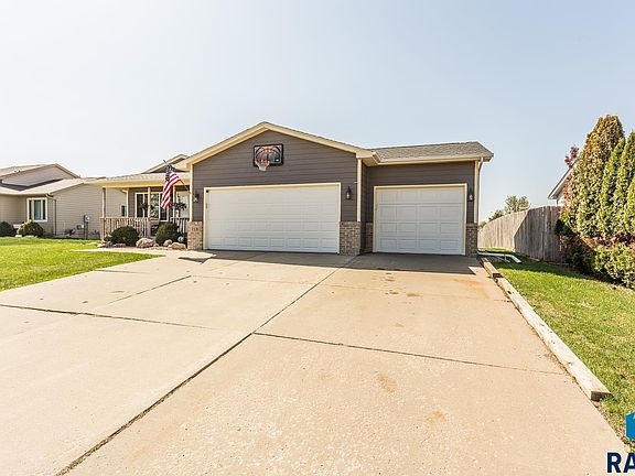 3rd image of 713 Teddy St
