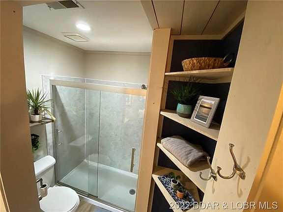 5th image of 907 Crawford Dr Unit 304