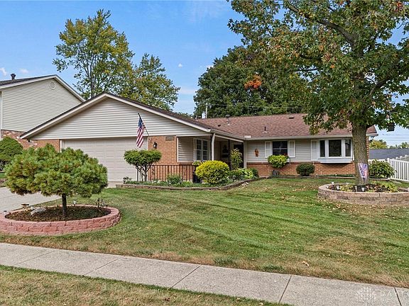 4th image of 383 Zimmer Dr