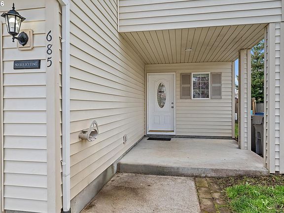 2nd image of 685 SE 71st Ave