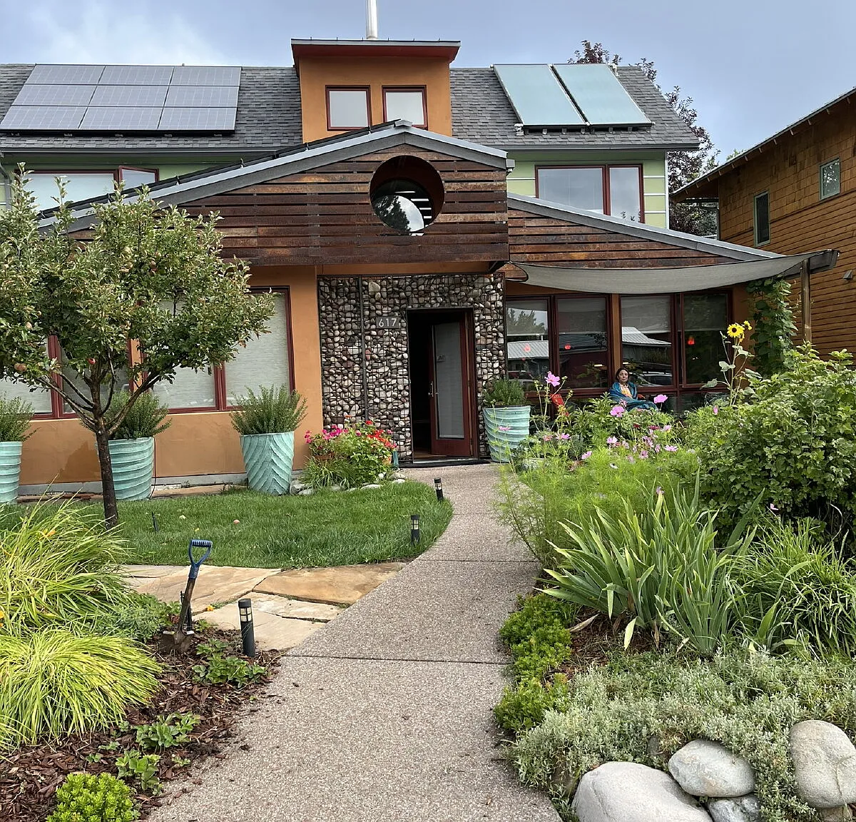 1 bed, 1.0 bath, 180 sqft, $1,200 — Photo 3