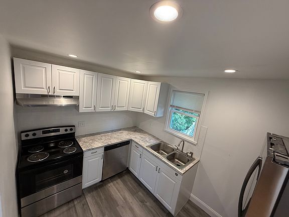 4th image of 2634 Melrose Ave #2