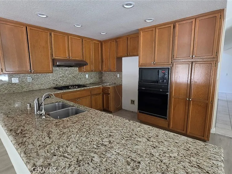 20800 Regency Ct — Photo 6