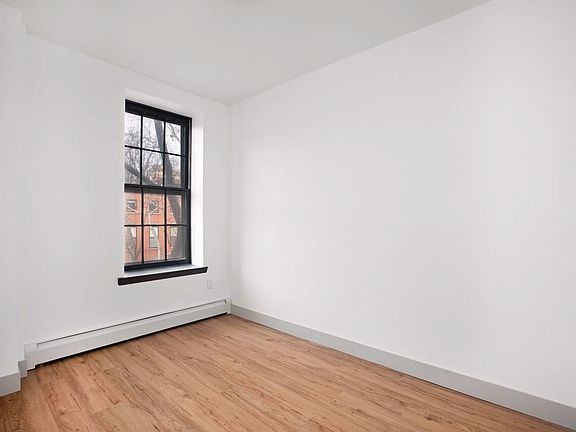 5th image of 399 Clermont Ave #4R