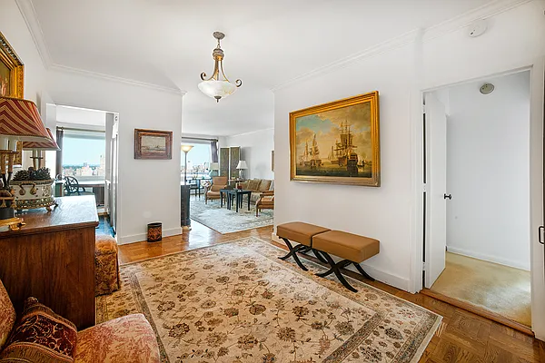 Sold by Adriana Arciello, LREB | media 22