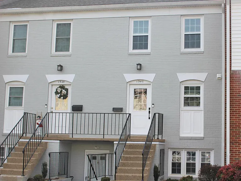 154 Fairfield Dr #C — Photo 2