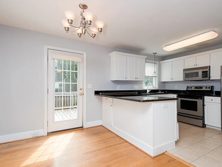 724 Pembroke Ave — Photo 14