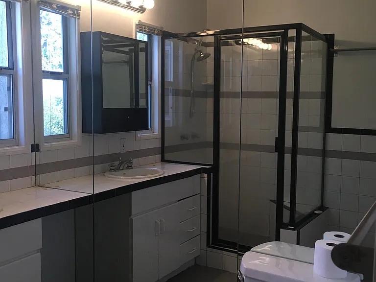 2522 Montana Ave — Photo 8