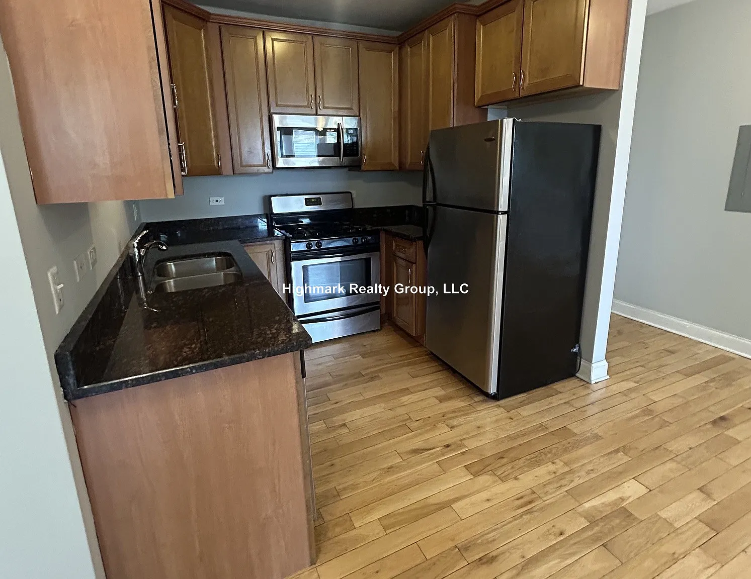 2 bed, 1.0 bath, $1,650 — Photo 2
