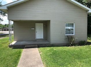 921 S 14th St, Herrin, IL 62948