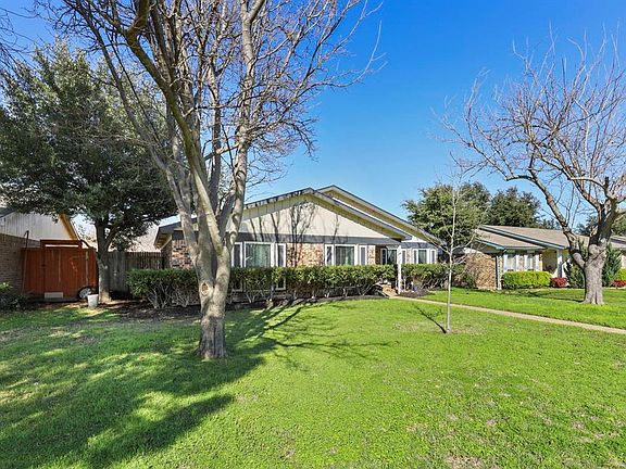 3rd image of 2701 Ivanridge Ln