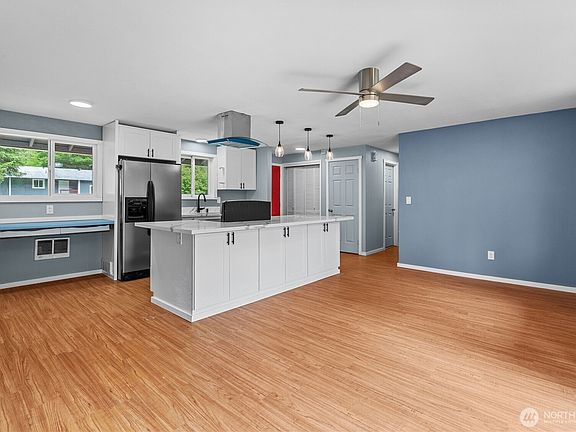 5th image of 21318 125th Street E
