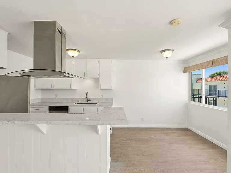 1720 Ardmore Ave #221 — Photo 7