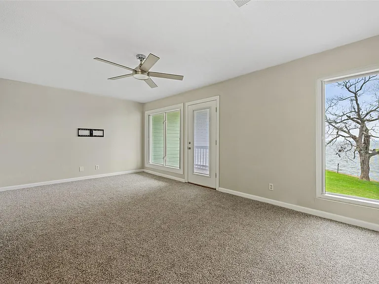 100 Edgewater Dr #32 — Photo 18