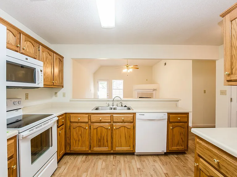 5892 Alexandria Ln — Photo 6