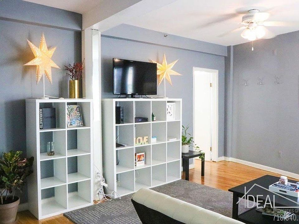 1st image of 185 Christopher St #1