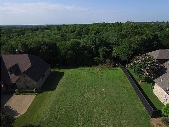 3rd image of 776 Windsong Ln