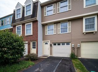 303 Bonnie Brae Dr, Coraopolis, PA