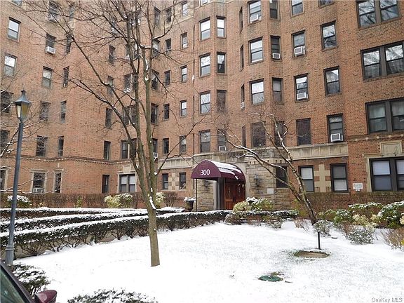 2nd image of 300 Main St APT 1E