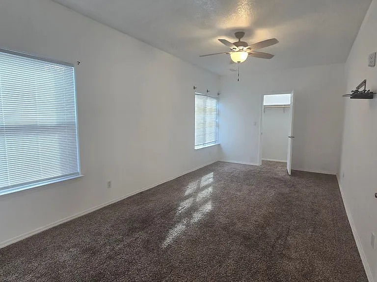 5325 Caprock Ct NE — Photo 10
