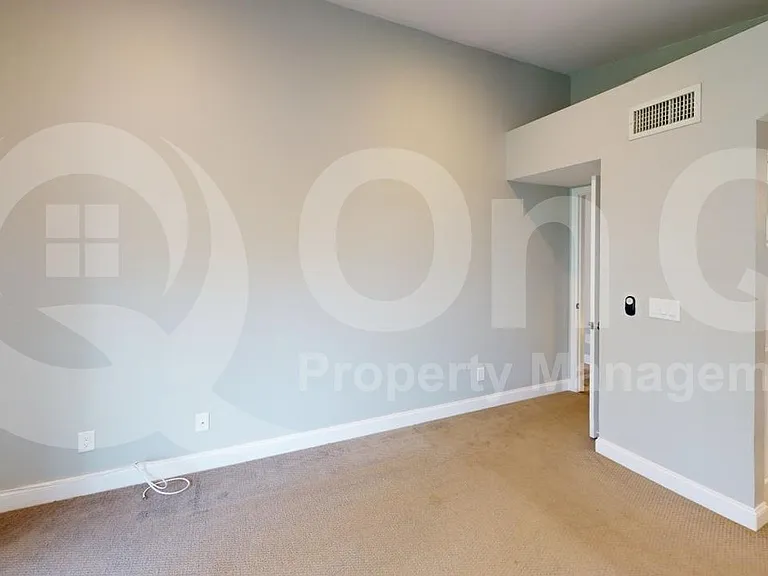 5420 E Paradise Ln — Photo 8