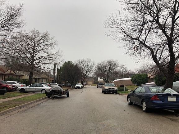 4th image of 821 Edgemont Dr