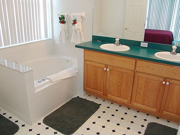 4th image of 2909 Sunset Lakes Blvd