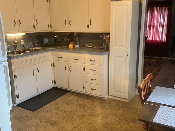 2nd image of 1628 Burdette Ct