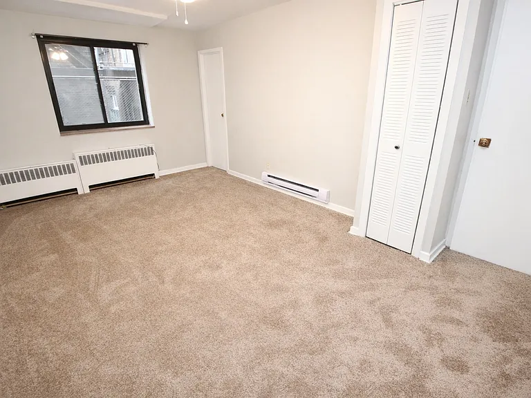 348 S Highland Ave — Photo 4