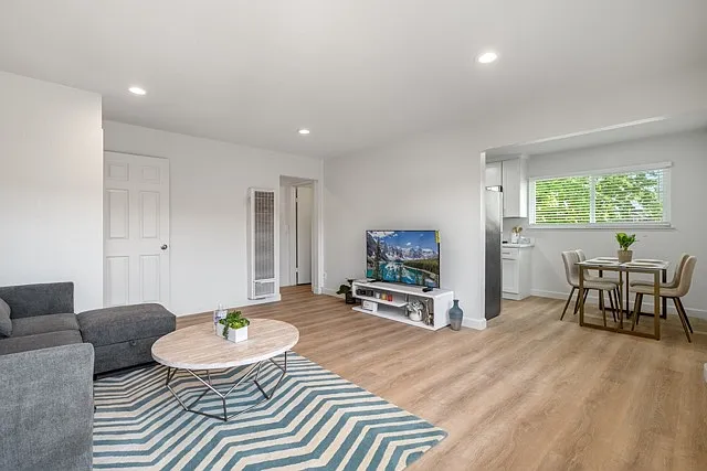 695 W Valley Dr — Photo 1