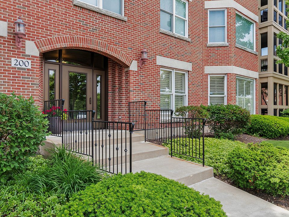 1st image of 200 N River Ln Unit 101