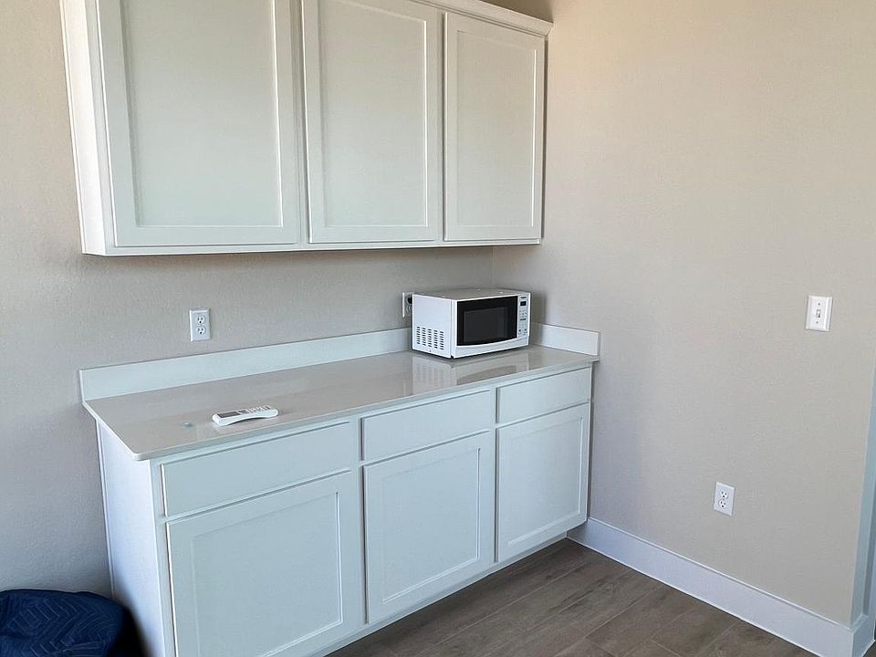 2nd image of 8404 Ausblick Ave