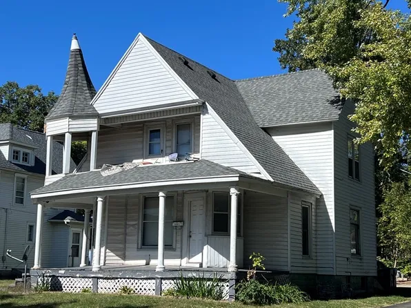 109 E Chamberlin St, Dixon, IL 61021