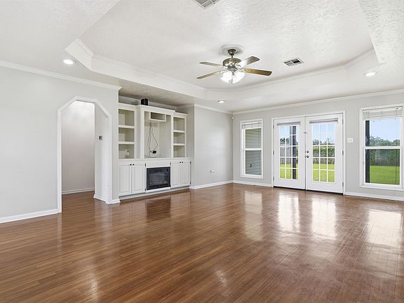 3rd image of 711 Royale Dr