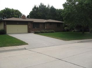 96 Ash Ave, York, NE 68467