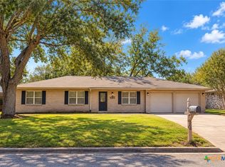 508 Suzanne St, Edna, TX 77957