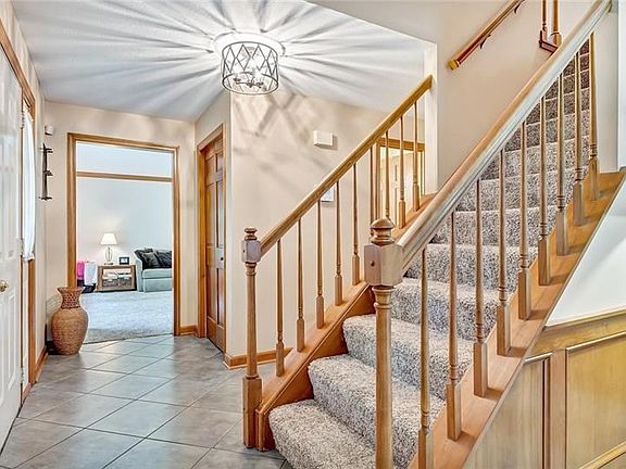 2nd image of 1203 Oakridge Dr
