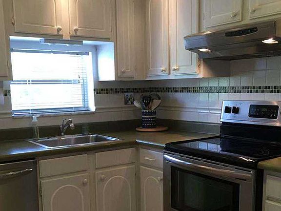 4th image of 9811 N Hollybrook Lake Dr APT 306
