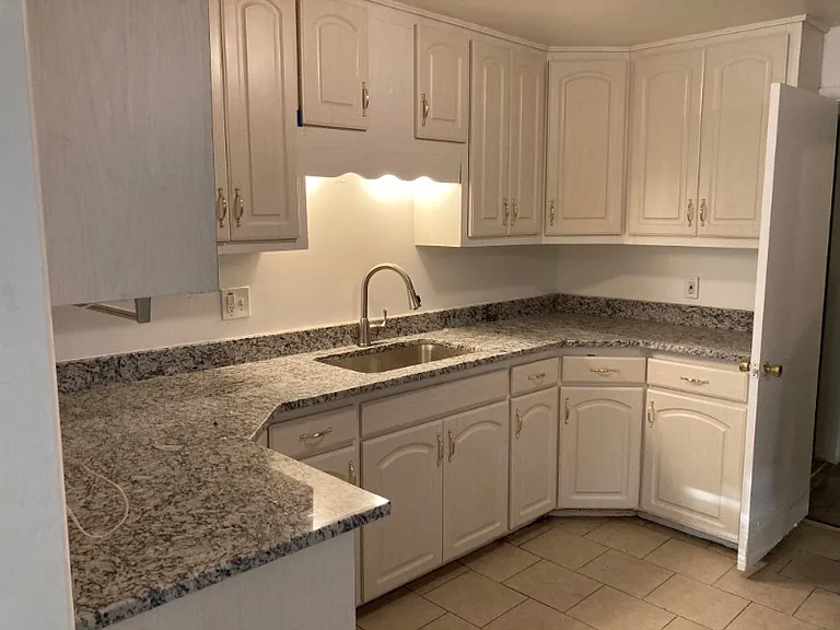 248 S King St — Photo 11