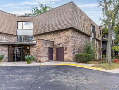 907 S Williams St APT 212, Westmont, IL, 60559