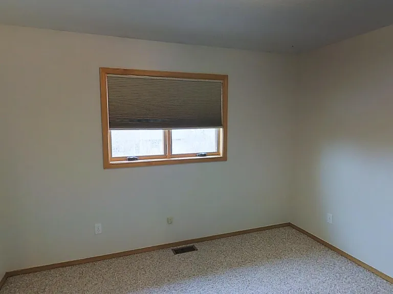 413 N 19th Ave — Photo 12
