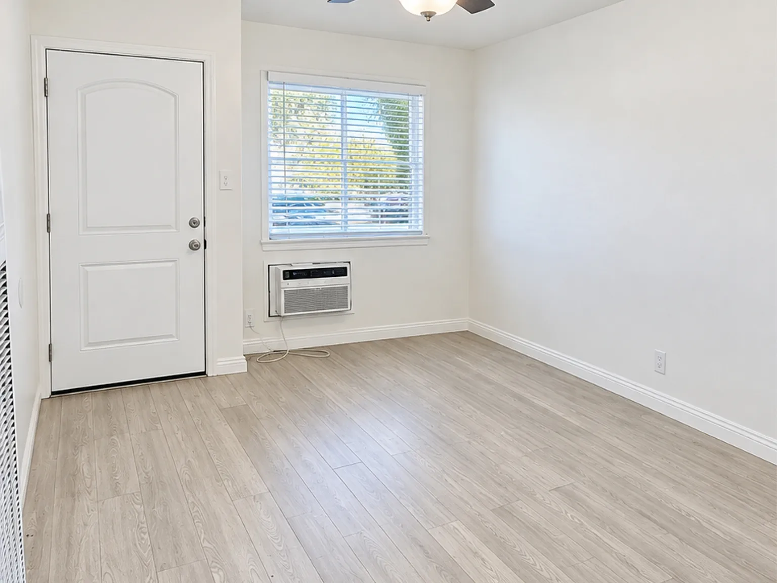 1 bed, 500 sqft, $1,950 — Photo 3